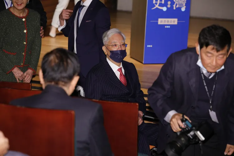 連戰今年2月現身新書發表會力挺女兒。資料照片