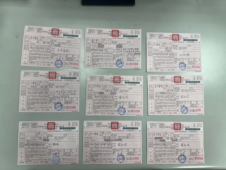 警方開出拒檢、闖紅燈等違規罰單共九張。翻攝畫面