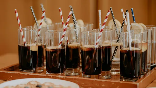 35歲男咳嗽「大腿骨斷兩截」　醫師：與可樂當水喝5年有關