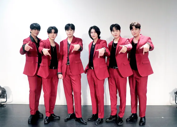 活動當日7月13日正好是隊長JINON（最右）的生日。F.CUZ TAIWAN SUPPORT TEAM提供