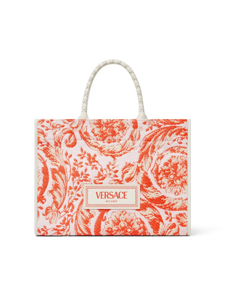 BAROCCO ATHENA托特包換上全新的酒椰葉印花。品牌提供