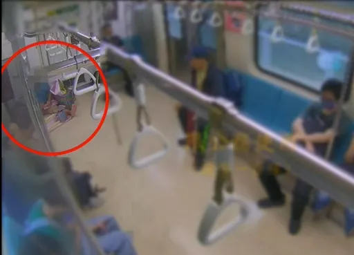 老農捷運車廂上「1舉動」引矚目 乘客怕了、警察卻笑了