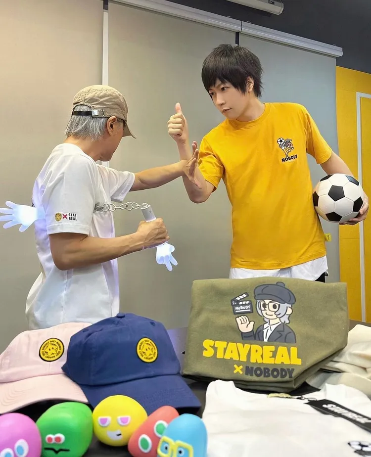 星爺與阿信趣味互動。翻攝周星馳IG