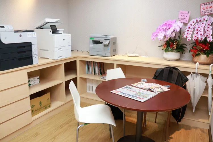 郭昱晴的辦公室，一進門就可看到事務區。莊宗達攝