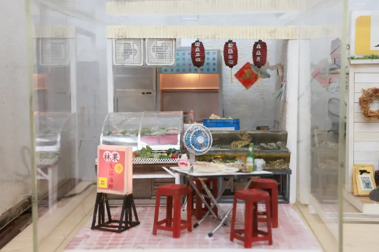 郭昱晴100%純手工製造的縮小版熱炒店。莊宗達攝