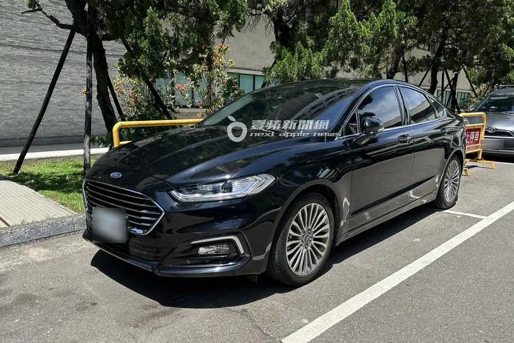 前總統馬英九搭乘要價130萬的福特Mondeo轎車，低調到台北榮總核醫中心檢查。特勤中心攝