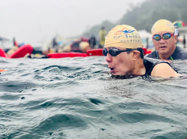 馬英九2022年9月4日在臉書發文，表示自己第九次參加泳渡日月潭的挑戰。翻攝自馬英九臉書 