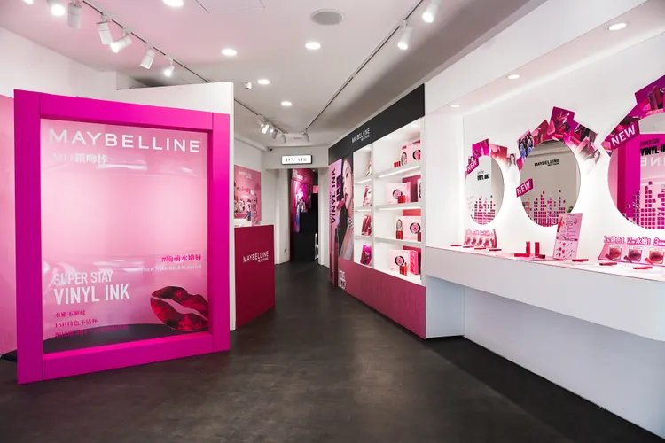 媚比琳位在Foupics韓式拍貼士林夜市店的粉萌唇拍貼快閃店。品牌提供