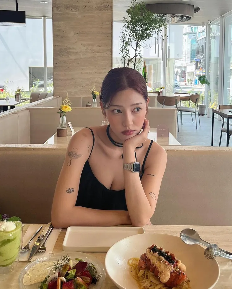 全智秀跟邊佑錫是大學好友，正牌男友另有其人。翻攝全智秀IG