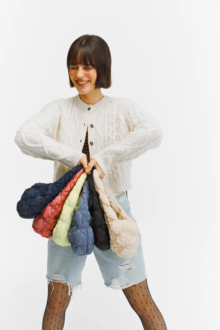 CARLYN雲朵包近乎人手一個。品牌提供