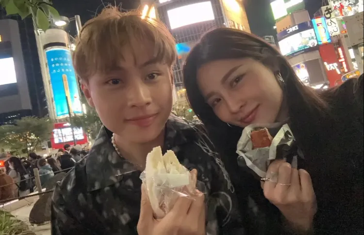 顏佑庭與PiPi一起出國玩。翻攝顏佑庭臉書