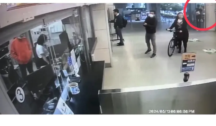 潭子分駐所眼尖發現方青山步出潭子火車站。讀者提供