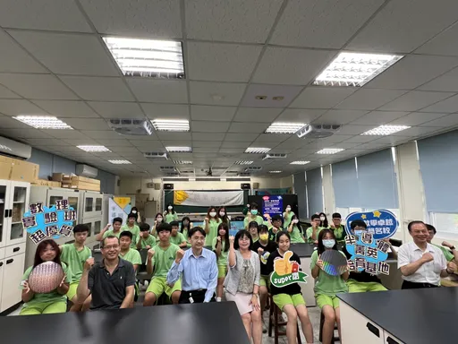 60萬元半導體晶圓片現身金山高中 國三畢業生驚呼連連