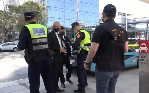 明仁會開超跑炫富！設局逼富二代簽3千萬本票　還逼拍猥褻影片、假檢警栽毒