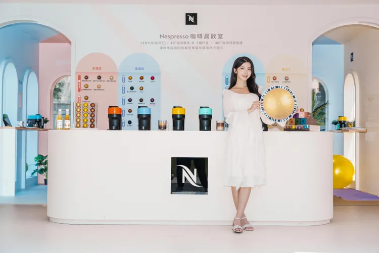 Nespresso 咖啡晨飲室以Vertuo咖啡膠囊的條碼設計出發，打造全台最大咖啡膠囊打卡點。業者提供