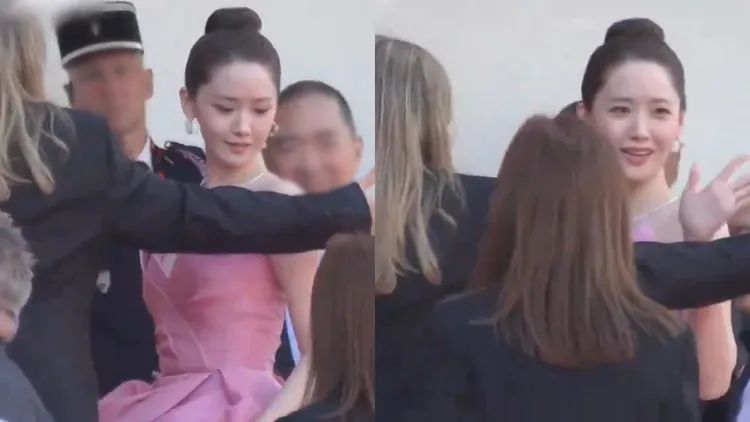 潤娥看了女保鑣的手一眼，試圖揮手拍照，依舊被催促快速往前。翻攝X（推特）