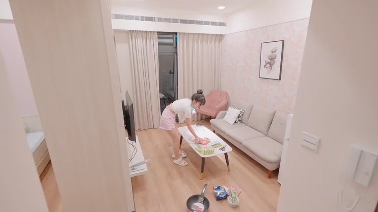 李多慧將台灣租屋處佈置成粉色與木質色系，非常溫馨。李多慧提供