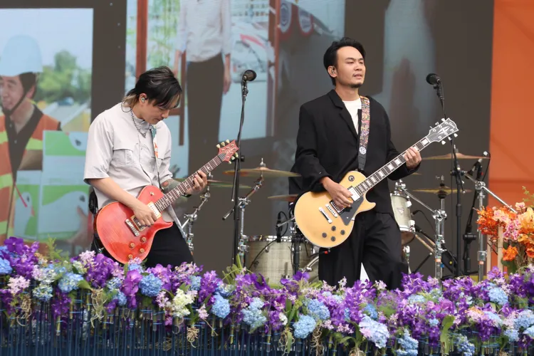 樂團滅火器也上台表演。記者彭欣偉攝