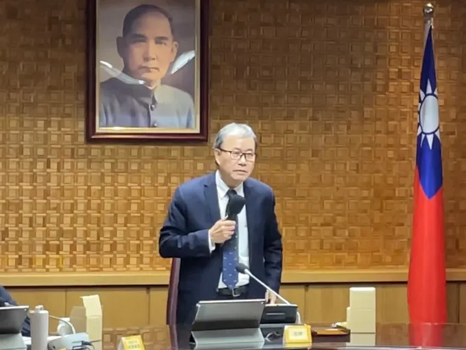 鄭英耀表示，118課綱並不存在。記者林則澄攝