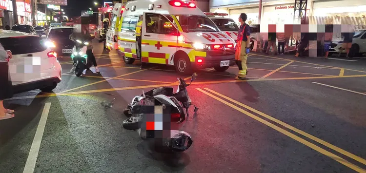 機車騎士等用路人常因「紅藍爆閃燈」發生意外。資料照，翻攝畫面