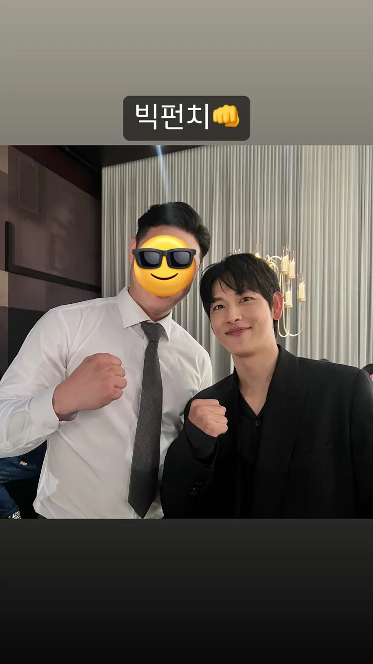 任時完（右）受邀參加馬東石的婚禮。翻攝金亨圭IG