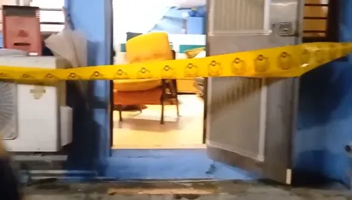 前員工侵吞10萬工程款拒還！還拿刀砍老闆　刀崁門上拔不出！反遭推倒刺死