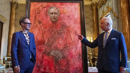 爭議延燒！英王查爾斯三世登基首張肖像畫揭幕　用色大膽害他剉一下