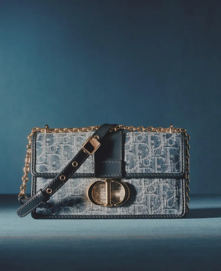 30 Montaigne East-West 附鏈帶包款，10萬5000元。品牌提供