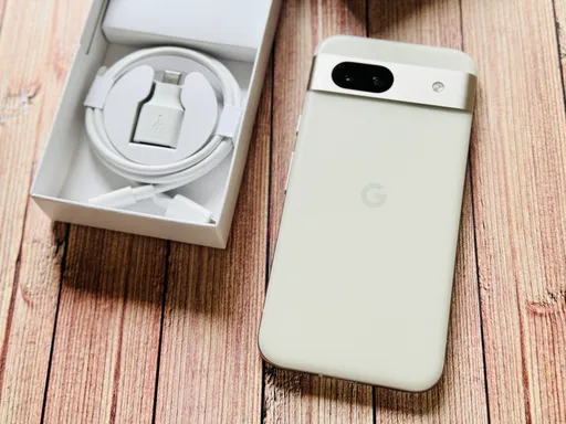 Google Pixel 8a手機實測開箱!AI加持、陶瓷米色優雅大方