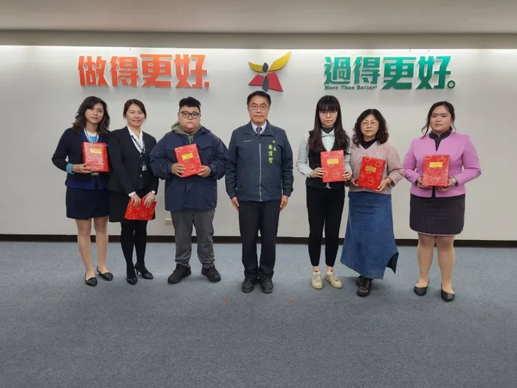 台南警方攜手超商、銀行阻詐，不定期表揚相關人員。警方提供