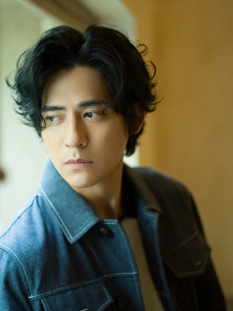 周渝民身著Loro Piana宣傳新劇《另一種藍》。品牌提供