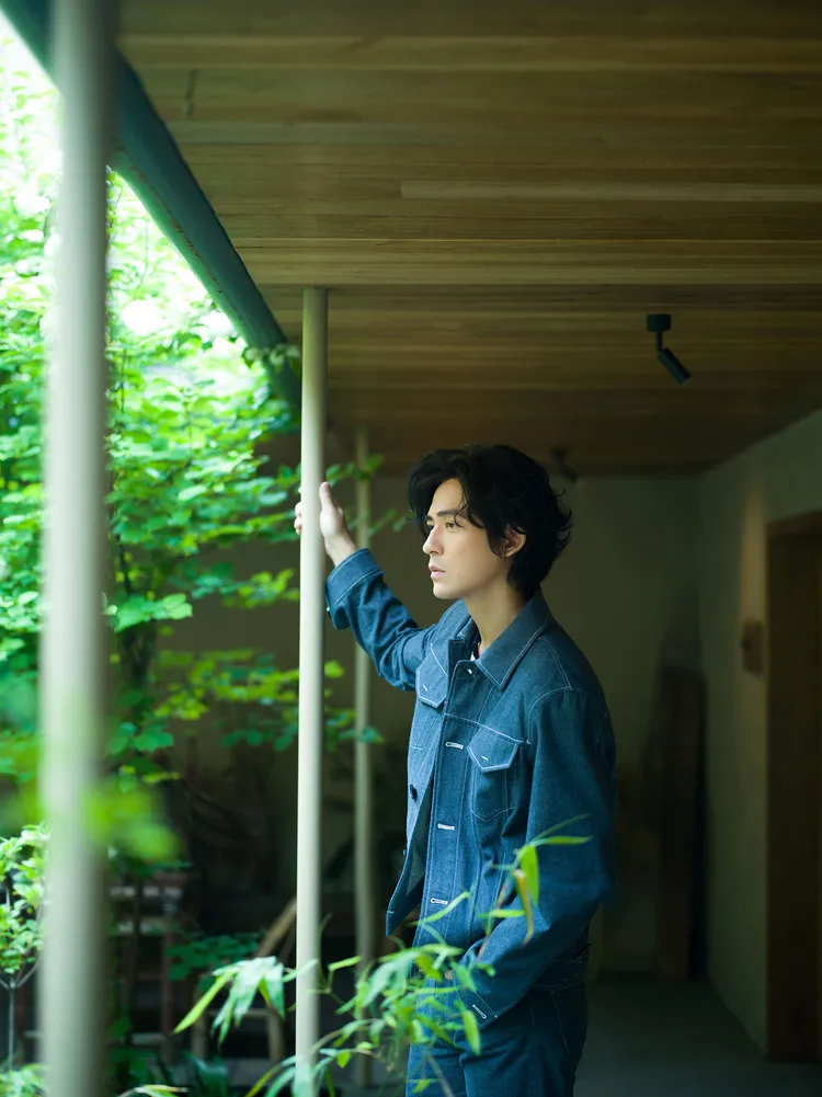 周渝民身著Loro Piana宣傳新劇《另一種藍》。品牌提供