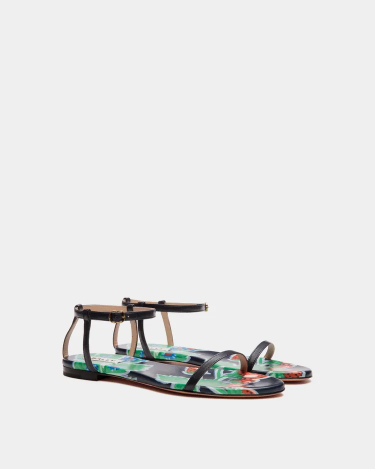 Katy印花涼鞋，2萬7400元。品牌提供