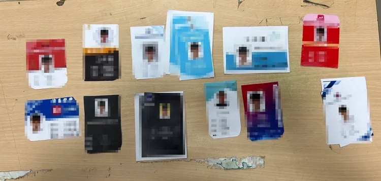 警方查扣假證件。桃園警分局提供