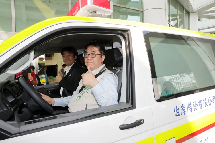 市長黃偉哲感謝捐贈者的善行義舉，有效提升大台南患者到院前的急救成功率。市府提供