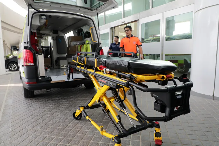 救護車隨車款、配備不同，價格大概在350萬至450萬元之間。消防局提供