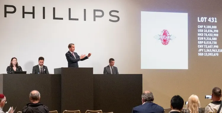 國際拍賣行富藝斯（Phillips）日前於瑞士日內瓦Hotel President舉辦《珍貴珠寶：日內瓦II》拍賣。品牌提供