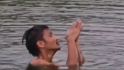 爸爸如廁請託看一下小孩 菜鳥同事竟立即「踩死1歲嬰」扔水池