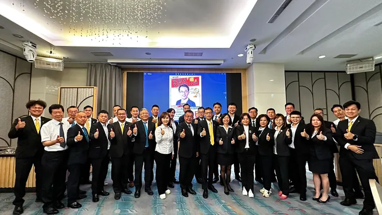 鄭曜德指出，公會不是一個人或是一個品牌的，選擇會做事不流於形式交陪應酬，才能帶領公會向前走。鄭曜德提供