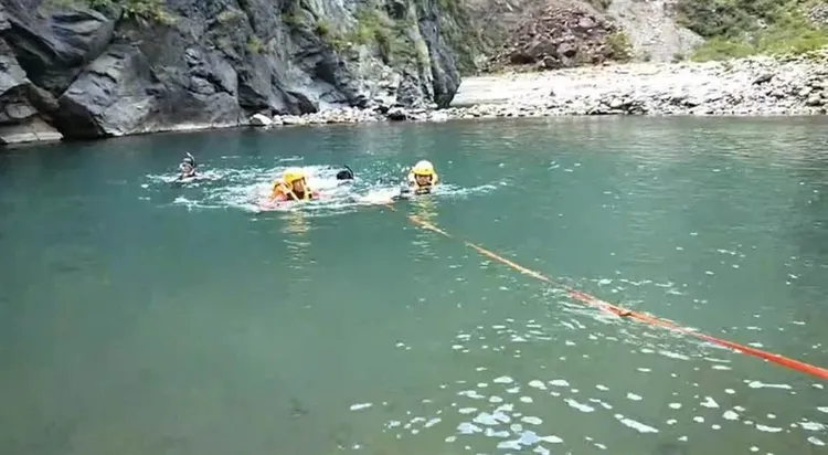 救難人員隔天發現洪姓少年的遺體。資料照片