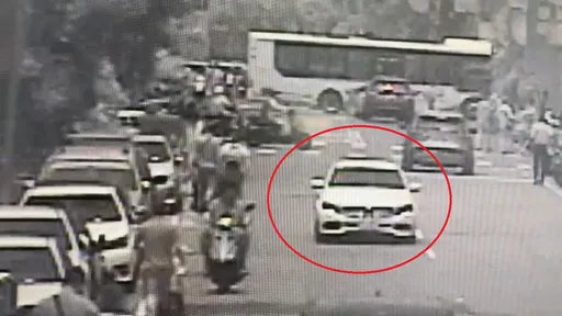 粗心媽賓士未熄火被偷開 車上12歲男童被載走丟包