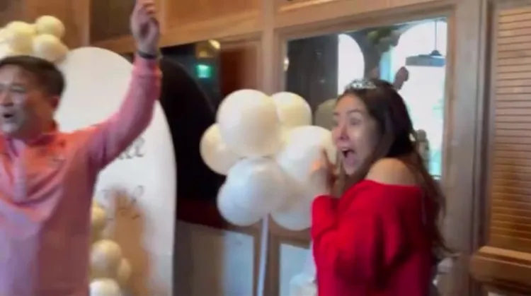 劉香慈表情很戲劇性。