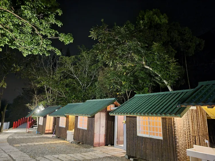 該露營區設有小木屋。翻攝案發露營區臉書