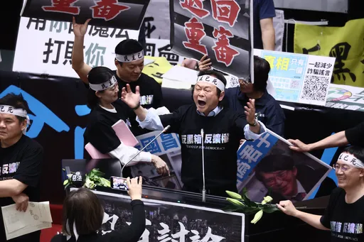 辣嗆黃國昌、國民黨「小人報仇一天到晚」　王世堅：白藍合，北爛！