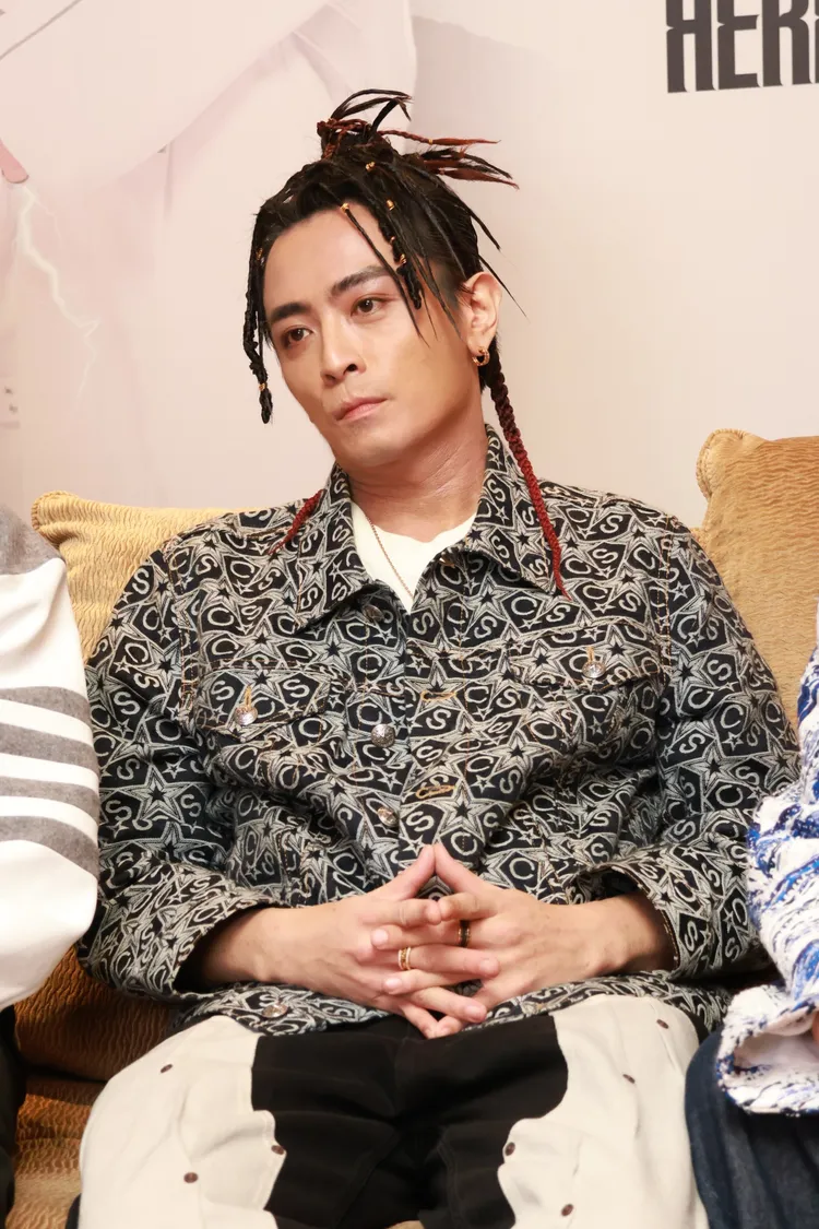 Toro靠打電動放鬆。莊宗達攝