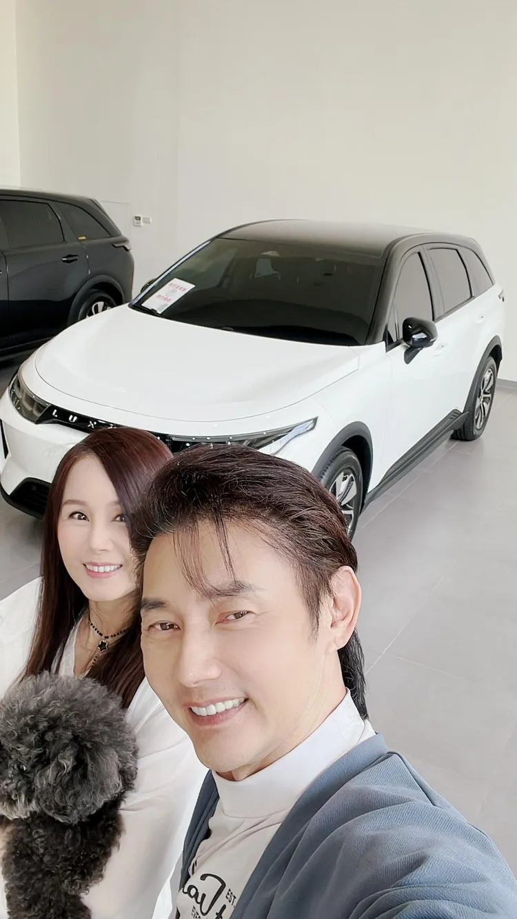 包偉銘（左）和劉依純希望透過旅行撫平難過心情。翰森娛樂提供