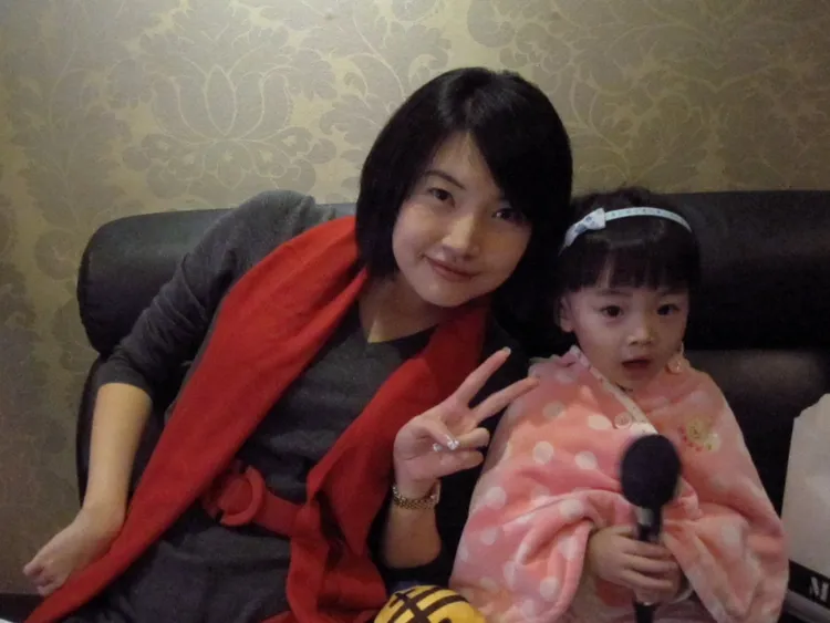 采甄與媽媽。天空娛樂提供