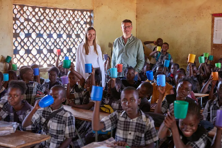 克蘭詩透過捐餐捍衛貧童受教權，2024年攜手全新合作夥伴Mary's Meals。品牌提供