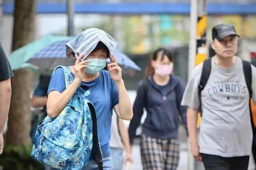 明天東部下雨！週三、四低溫恐跌到「1字頭」　母親節回溫好天氣