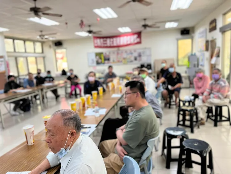 自救會指控建商，在損鄰說明會擅自修改會議紀錄，想卸責推給地震。自救會提供